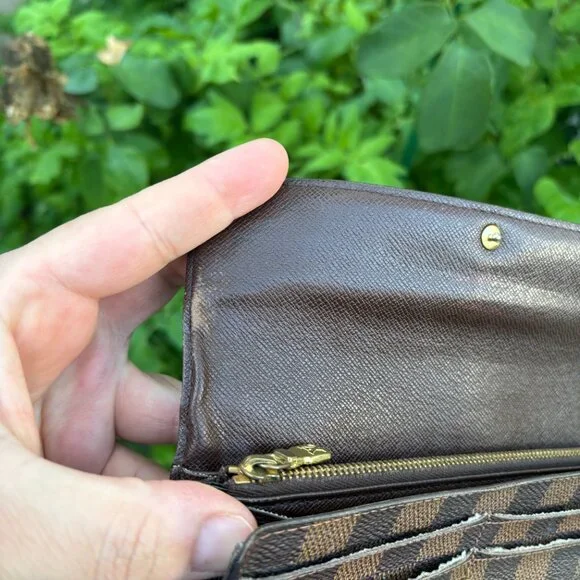 Authentic Louis Vuitton Damier long bifold wallet - Picture 5 of 12